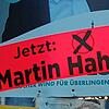 Kurzzeitig mit Störer ergänzt: Das Wahlplakat (Ausschnitt) von Dennis Michels.