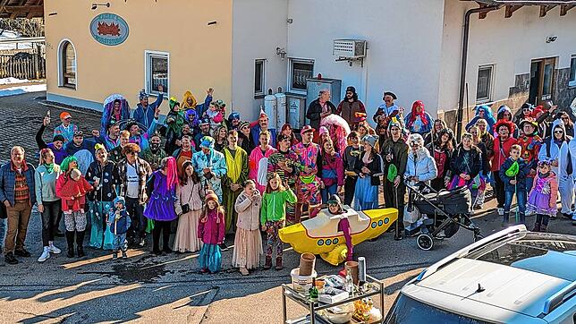 Närrisch geht‘s in Segeten zu: Beim Umzug herrscht beste Stimmung.