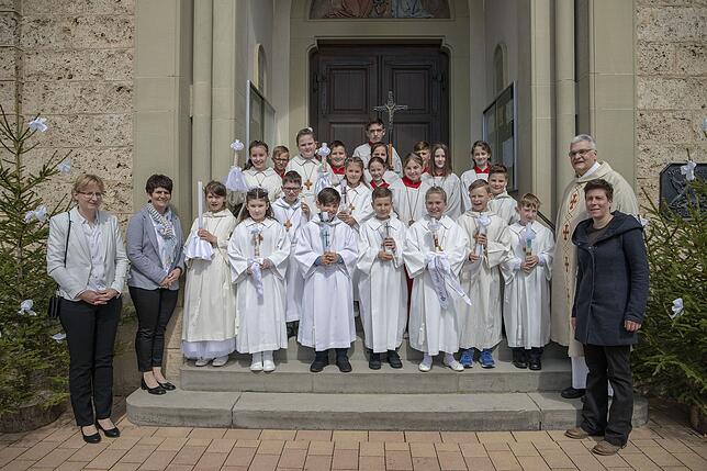 Zwölf Kinder feierten in Eggingen Kommunion.