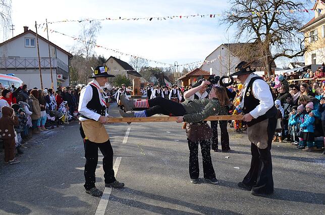 Bild 14: Eigeltinger Narrentage: Der Sonntagsumzug in Bildern (1)