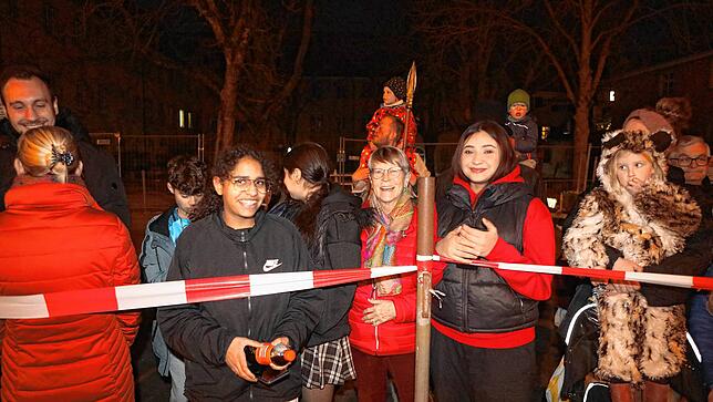 Bild 18: Die Fasnacht wird verbrannt. Hunderte Narren nehmen in Konstanz Abschied