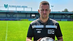 Mike Duffner, Trainer der A-Jugend des FC 08 Villingen, auf dem Rasen der heimischen MS-Technologie-Arena.