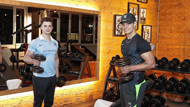 Robin Glunk und Fabio Berrer aus Donaueschingen gehen trotz aktueller Pandmie-Maßnahmen regelmäßig zum Training ins Kraftwerk des TC ...