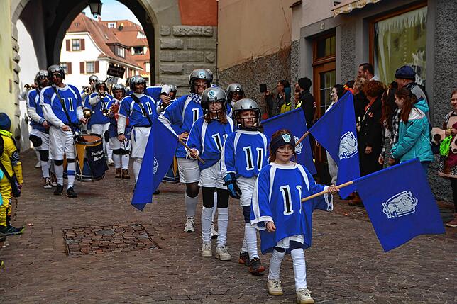 Der Fanfarenzug Meersburg geht dieses Jahr als amerikanisches Football-Team.