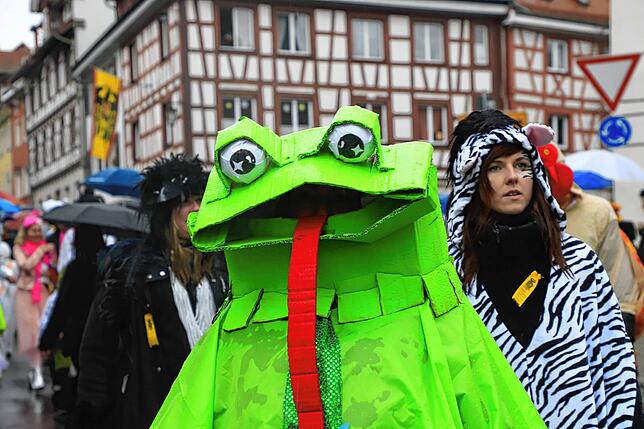Bild 20: Überlingen am Schmotzigen Donnerstag: Bunte Bilder vom Kindergarten-Zug in der Altstadt