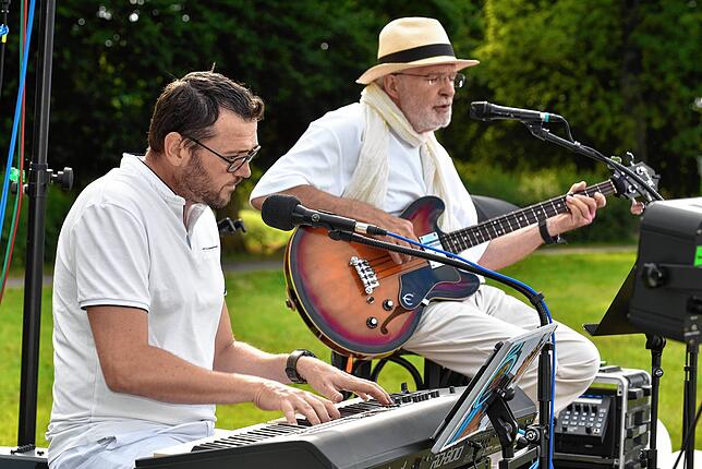 Bild 8: Französisches Picknick ganz in Weiß im Donaueschinger Schlosspark