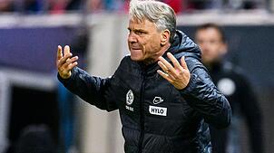 Sein Team verspielte eine 2:0-Führung: Elversbergs Coach Horst Steffen.