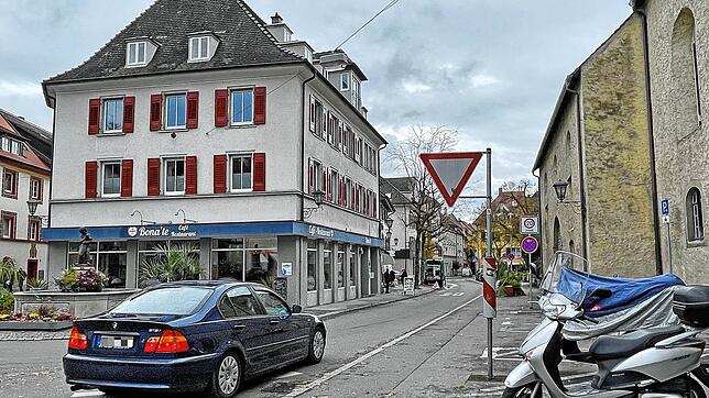 Zwischen dem Gebäude Klosterstraße 1 und der ehemaligen Kapuzinerkirche sind versenkbare Poller vorgesehen. Sie sollen den Verkehr, der ...