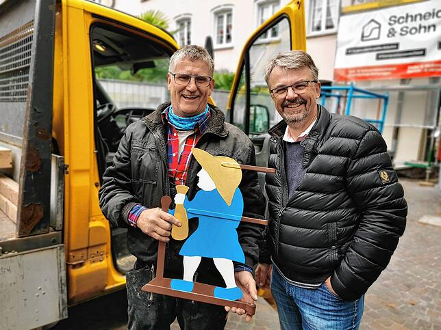Zimmerer Lorenz Eschbach (links) und Oberbürgermeister Martin Gruner.