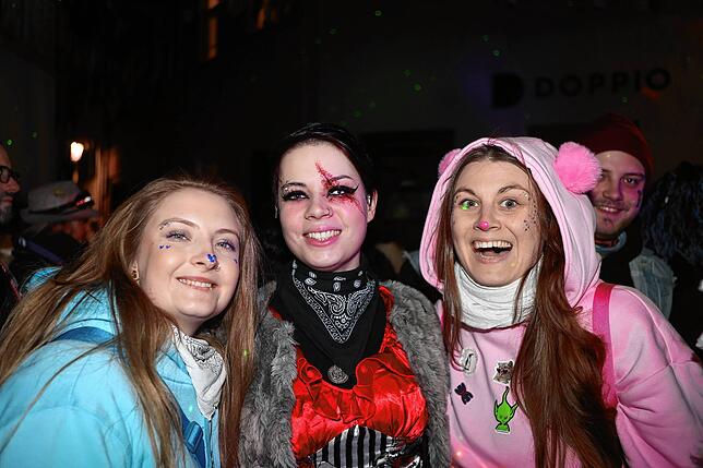Bild 5: So glückselig wird am Rosenmontag in Konstanz weitergefeiert