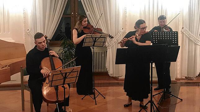 Die Kammersolisten Minsk gastierten mit Werken der Familie Bach im Festsaal des Kollegs St.¦Blasien. Foto: Karin Steinebrunner