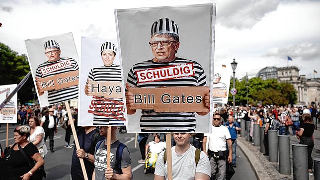 Weltverschwörer Bill Gates: Eine verbreitete Verschwörungstheorie.