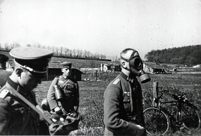 Bild 4: Paraden, Panzer und Party im Sperrgebiet – das ist die Geschichte des militärischen Bettenbergs