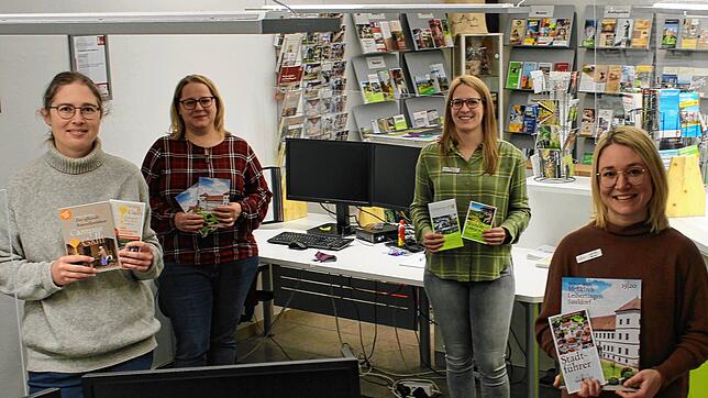 Sind für Besucher in der Touristinformation da (von links): Christiane Ter-Nedden, Edith Weber, Sarah Zenger und Jennifer Werner.