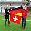 Der schmucke Kunstrasenplatz und im Hintergrund das ebenfalls vor wenigen Jahren erbaute Clubhaus des FC Büsingen vereint Deutschland ...