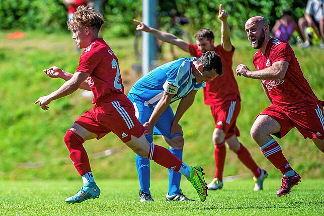 Bild 12: FC Dachsberg siegt 2:0 beim SV Berau und steigt auf &ndash; wir haben Bilder!