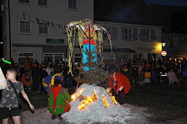 Bild 5: Bilder vom Fasnetverbrennen in Meßkirch 2025: Ein einzigartiges Spektakel!