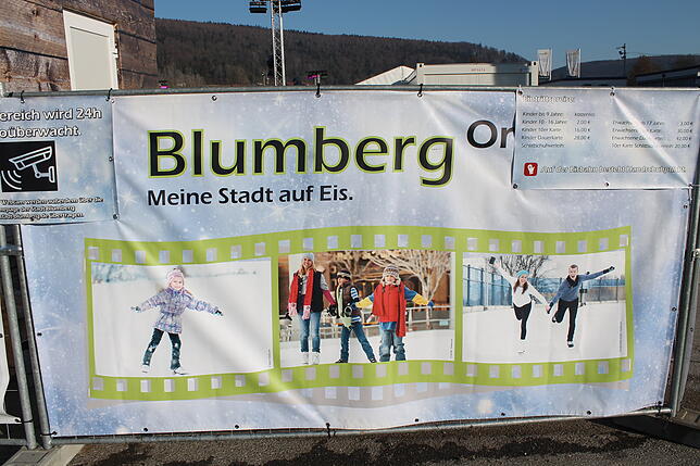 Bild 32: Werkrealschüler genießen die Blumberger Eisbahn