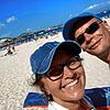Angekommen im Süden: Eva und Frank Burkart am Strand von Mallorca in ihrer neuen Heimat.