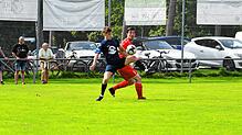 Die SG Riedöschingen/Hondingen (Moritz Scheyer, links) verlor mit 1:3 gegen den FC Pfaffenweiler (Patrick Thoma).