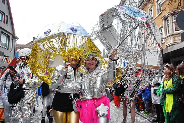 Bild 21: Sonne für die Narren: Großer Fasnet-Umzug begeistert in Singen!