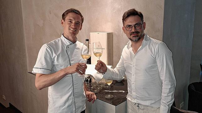 Küchenchef Patrick Stier (links) und Investor Benjamin Etter stoßen auf ihre gemeinsame Zukunft im Papageno an. Als Duo fungieren sie ...