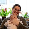Sandra Völklein mit ihrer Tochter Hannah. Diese kam Mitte Oktober 2022 zur Welt.