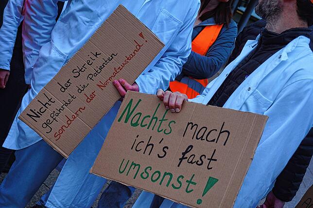 Die Klinikärzte streiken hauptsächlich für einen Inflationsausgleich beim Gehalt.