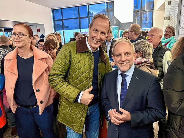 Bisher ist der Ravensburger OB Daniel Rapp (links) Simon Blümckes Chef. Ab 1. Dezember sind sie Amtskollegen.