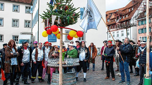 Das traditionsreiche, gemütliche und liebevoll geführte Weinhaus Renker war die erste Anlaufstelle des närrischen Zugs.
