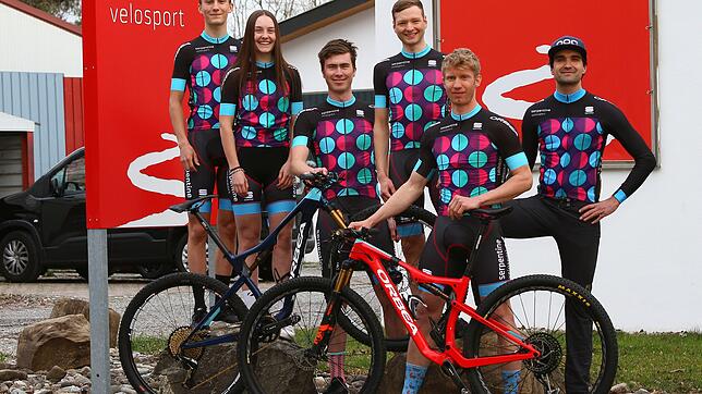 Neue Akzente setzen: Das Team Orbea Serpentine Velosport aus Hilzingen bilden (von links) Miron Lipp, Finja Lipp, Luis Walbröhl, Lars ...