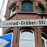 Anstatt an Erzbischof Conrad Gröber wird diese Straße zukünftig an einen Architekten erinnern.