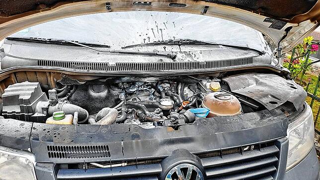 Die Feuerwehr war bei einem Autobrand im Einsatz.