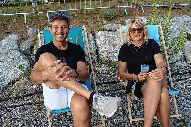 Bild 18: 1000 Besucher feiern eine Beachparty im Uferpark
