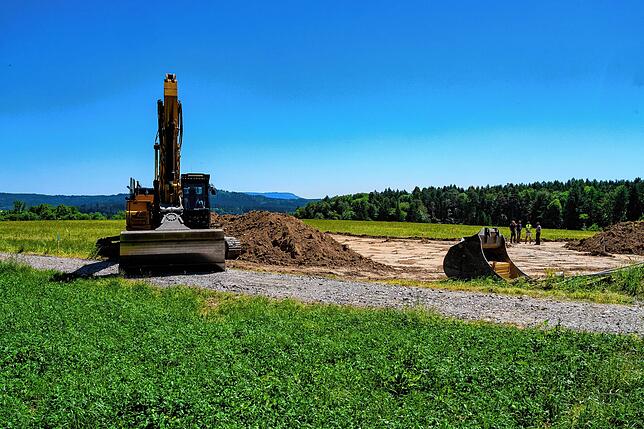 Bild 1: Drohnen-Video zeigt Gefängnis-Baustelle von oben