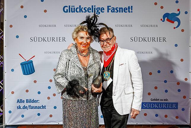 Bild 5: Die Narren im Konzil an der SÜDKURIER-VIP-Wand (Teil 2)