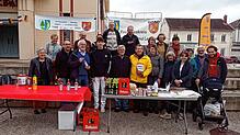 Bürgermeisterin Geraldine Bardin-Rabatel (Vierte von rechts) freute sich mit den französischen Partnerschaftsfreunden über den Besuch ...