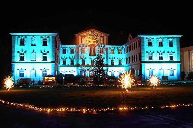 Etwa zwei Dutzend Figuren und Lichtinstallationen erhellen die Insel Mainau.
