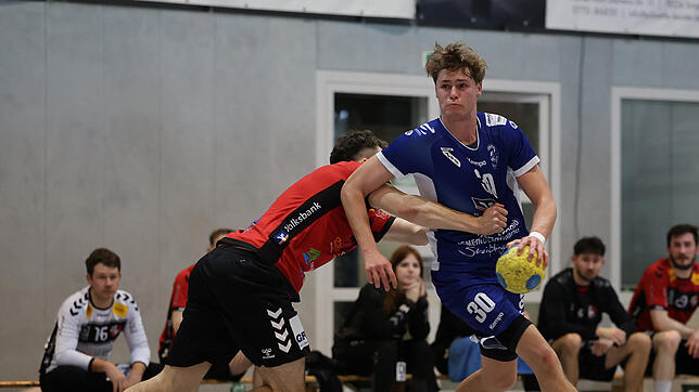 Jannik Hohlweg (am Ball) ist mit dem TuS Steißlingen in der heimischen Mindlestalhalle gegen die SG Scutro gefordert.