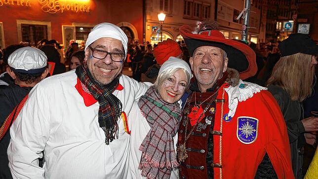Bild 30: Schmotziger Dunschtig: So bunt ist das närrische Treiben in der Altstadt