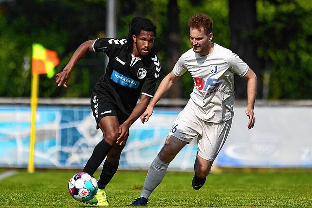 Bild 6: FC Erzingen verliert mit 2:4 bei Spitzenreiter VfR Hausen &ndash; und wir haben Bilder!
