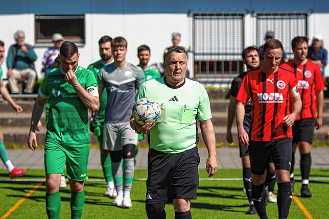 Bild 2: FC 08 Bad Säckingen besiegt den SV Rheintal mit 5:3 – und wir haben Fotos!