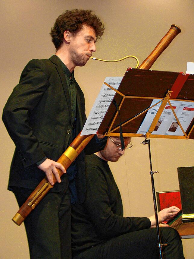 Claudius Kamp beim Spiel auf dem Barock-Fagott, das noch tiefer klingt als sein moderner Nachfolger.