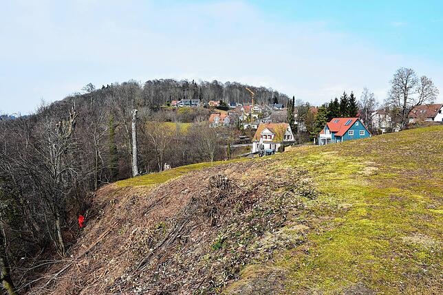 An der Bergkante soll ein Gehweg geführt werden.