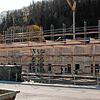 Weitere Fortschritte macht der Neubau des Immendinger Feuerwehrhauses. Inzwischen haben die Holzbauarbeiten begonnen. Für Ende November ...