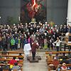 Das erste große Begegnungskonzert gibt der Chor in der katholischen Kirche in Schiltach im Dezember 2015. Bilder: Martin Himmelheber