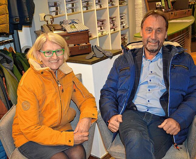 Lisa und Dietmar Bitzenhofer freuen sich mit Honor Naser einen Nachmieter gefunden zu haben, dessen Angebot in Markdorf gebraucht wird.