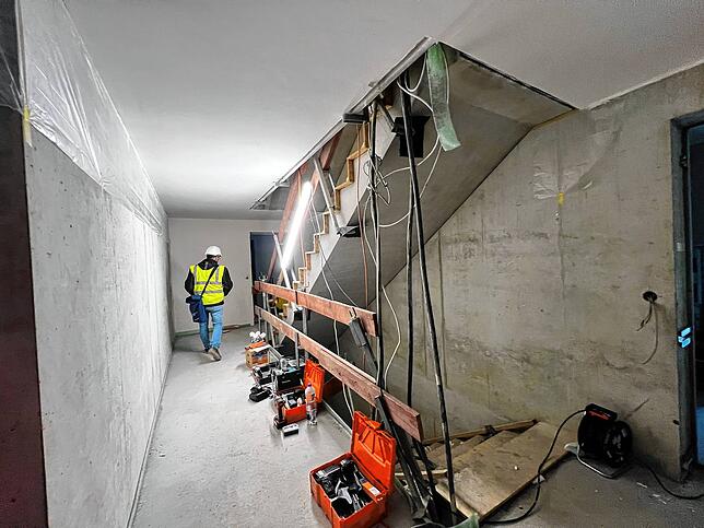 Die Treppenaufgänge sind aus Beton. Das gibt dem Haus eine sichere Statik.