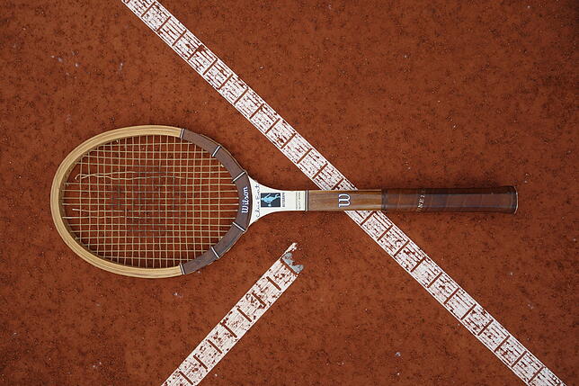 In den 1970er Jahren spielte man noch mit Holzschlägern. Dieser Schläger ist nach der amerikanischen Tennisspielerin Chris Evert-Lloyd ...