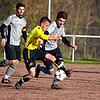 Der Neukircher Marco Braun (vorne) im Duell mit dem Fischbacher Marius Waibel. Die Mannschaften der Kreisliga A 1 sollen nach der ...